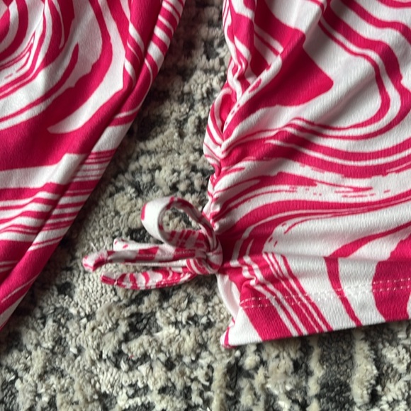 Long sleeve crop top, great for casual wear or dance. - Picture 3 of 4